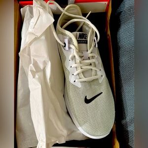 New Nike Flex Trainer 9